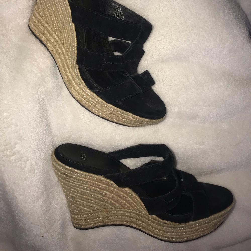 Great condition size 9 women’s ugg wedges
